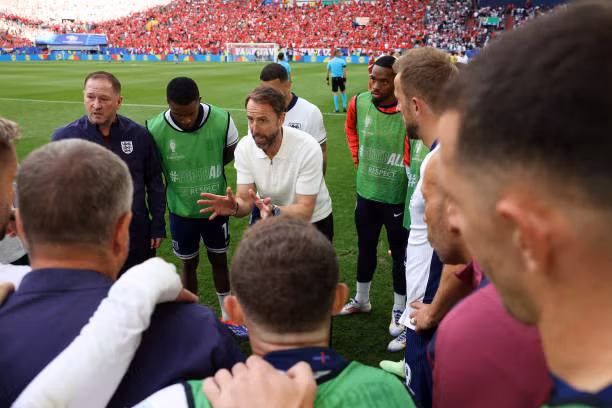 Vượt qua Thụy Sỹ trên chấm 11m, tuyển Anh vất vả ghi tên vào bán kết ảnh 58