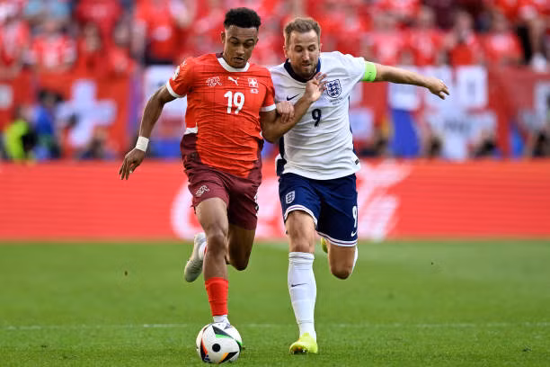 Vượt qua Thụy Sỹ trên chấm 11m, tuyển Anh vất vả ghi tên vào bán kết ảnh 37