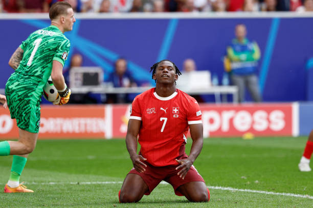 Vượt qua Thụy Sỹ trên chấm 11m, tuyển Anh vất vả ghi tên vào bán kết ảnh 53 Vượt qua Thụy Sỹ trên chấm 11m, tuyển Anh vất vả ghi tên vào bán kết ảnh 53