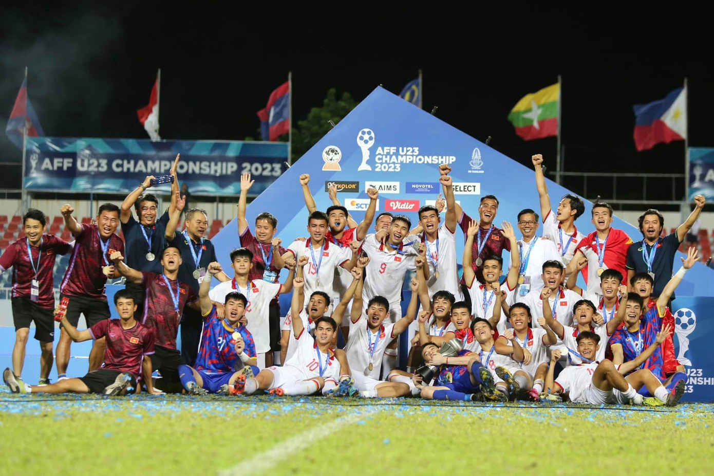 Theo HLV Hoàng Anh Tuấn, thành tích là quan trọng, nhưng trên hết phải giữ được hình ảnh đẹp, không chỉ cho các bạn mà còn cả đội tuyển và đất nước. (Ảnh: Thủ Khúc) Theo HLV Hoàng Anh Tuấn, thành tích là quan trọng, nhưng trên hết phải giữ được hình ảnh đẹp, không chỉ cho các bạn mà còn cả đội tuyển và đất nước. (Ảnh: Thủ Khúc)