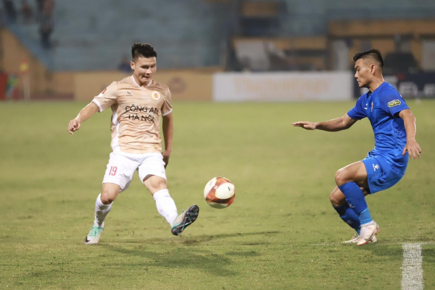 Hòa nhau 4-4, CAHN và Quảng Nam tạo nên màn rượt đuổi ngoạn mục từng phút giây ảnh 9