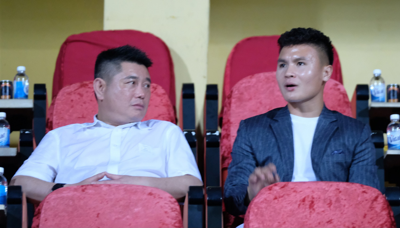 Vì chưa có giấy phép chuyển nhượng quốc tế, Quang Hải không thể ra sân trong trận gặp Hà Tĩnh ở vòng 12 V-League 2023. Vì chưa có giấy phép chuyển nhượng quốc tế, Quang Hải không thể ra sân trong trận gặp Hà Tĩnh ở vòng 12 V-League 2023.