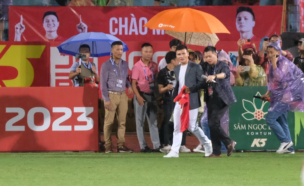 Vào tối 23/6, người đại diện của Quang Hải nói rằng, tới CAHN là quyết định đúng, một bước đi quan trọng trong sự nghiệp tiền vệ 26 tuổi. Vào tối 23/6, người đại diện của Quang Hải nói rằng, tới CAHN là quyết định đúng, một bước đi quan trọng trong sự nghiệp tiền vệ 26 tuổi.