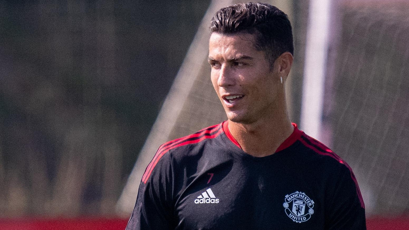 Ronaldo tập luyện và sẵn sang cho trận ra mắt MU. (Ảnh: The Times) Ronaldo tập luyện và sẵn sang cho trận ra mắt MU. (Ảnh: The Times)