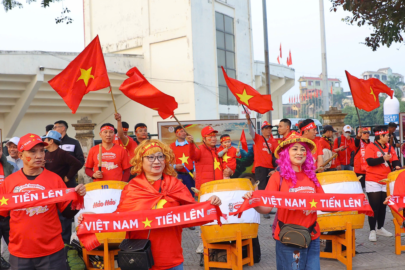 Đó là lý do sau mỗi trận đấu, chiến lược gia người Hàn Quốc luôn bày tỏ sự cảm ơn đối với người hâm mộ Việt Nam, đồng thời hứa sẽ tiếp tục giành chiến thắng để bữa tiệc kéo dài. Đó là lý do sau mỗi trận đấu, chiến lược gia người Hàn Quốc luôn bày tỏ sự cảm ơn đối với người hâm mộ Việt Nam, đồng thời hứa sẽ tiếp tục giành chiến thắng để bữa tiệc kéo dài.