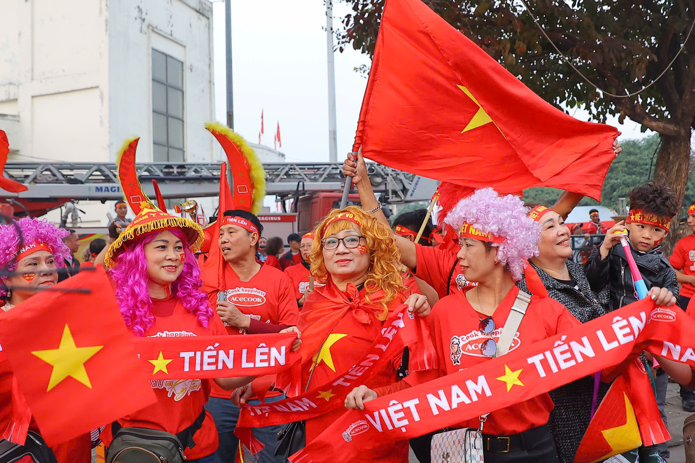 Đó là lý do sau mỗi trận đấu, chiến lược gia người Hàn Quốc luôn bày tỏ sự cảm ơn đối với người hâm mộ Việt Nam, đồng thời hứa sẽ tiếp tục giành chiến thắng để bữa tiệc kéo dài. Đó là lý do sau mỗi trận đấu, chiến lược gia người Hàn Quốc luôn bày tỏ sự cảm ơn đối với người hâm mộ Việt Nam, đồng thời hứa sẽ tiếp tục giành chiến thắng để bữa tiệc kéo dài.