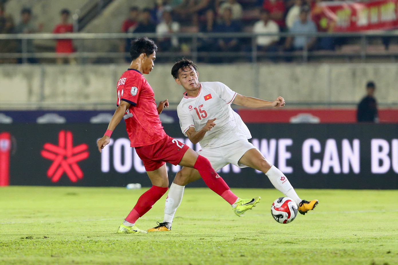 Bằng cách nào đó, những sai lầm vẫn liên tục diễn ra ở ĐT Việt Nam. (Ảnh: Đức Cường) Bằng cách nào đó, những sai lầm vẫn liên tục diễn ra ở ĐT Việt Nam. (Ảnh: Đức Cường)