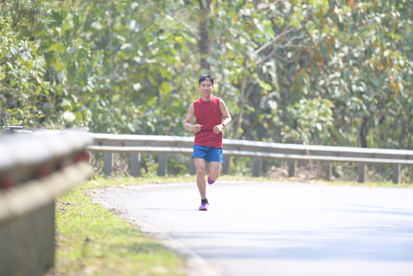 Anh Vũ Văn Tuân chạy trên cung đường Pu Sam Cáp. Anh Vũ Văn Tuân chạy trên cung đường Pu Sam Cáp.
