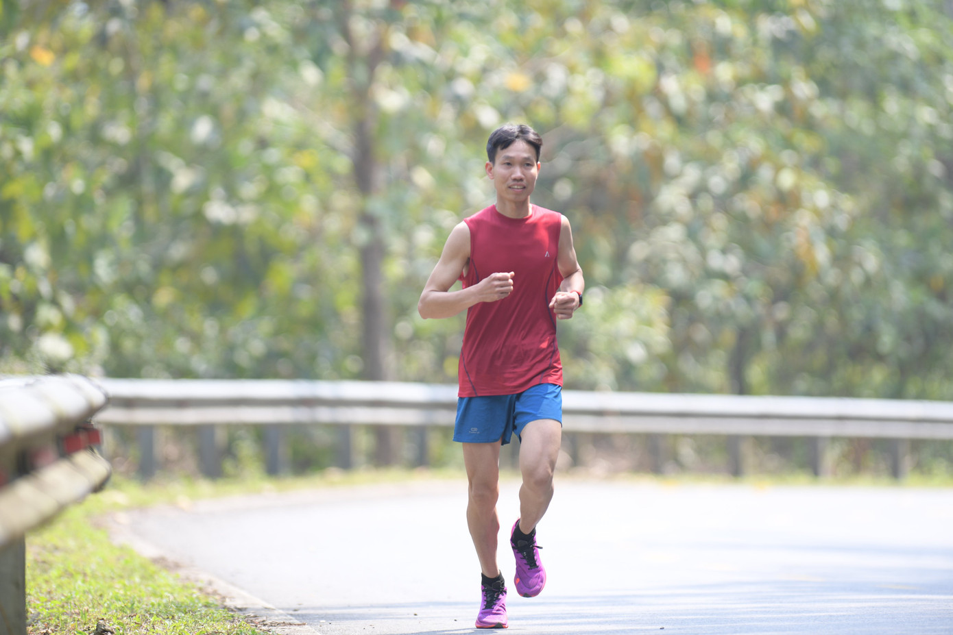 Anh Vũ Văn Tuân chạy trên cung đường Pu Sam Cáp. Anh Vũ Văn Tuân chạy trên cung đường Pu Sam Cáp.