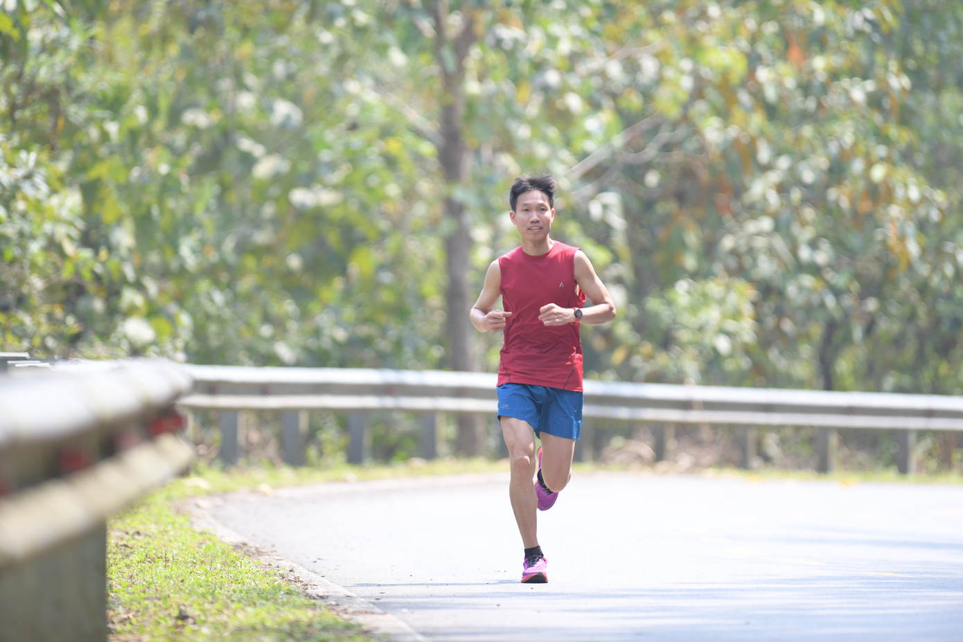 Anh Vũ Văn Tuân chạy trên cung đường Pu Sam Cáp. Anh Vũ Văn Tuân chạy trên cung đường Pu Sam Cáp.