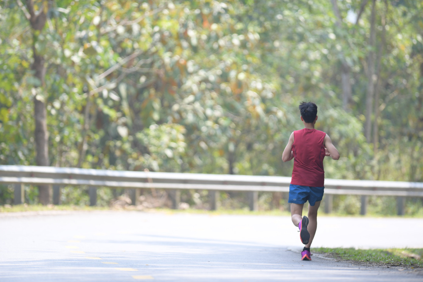 Anh Vũ Văn Tuân chạy trên cung đường Pu Sam Cáp. Anh Vũ Văn Tuân chạy trên cung đường Pu Sam Cáp.