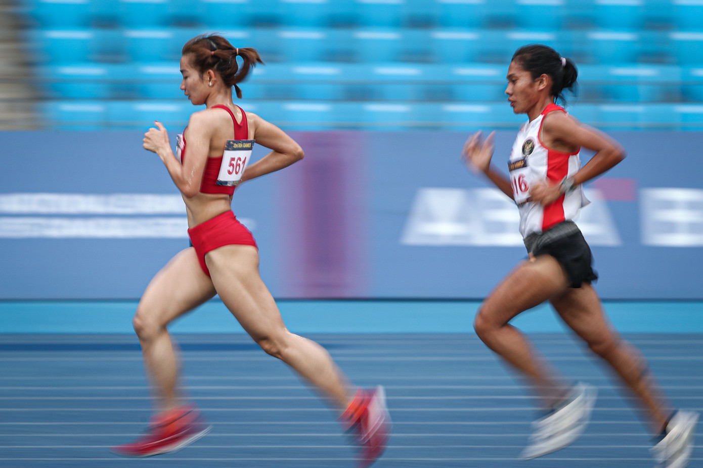 Nguyễn Thị Oanh trên đường chạy 10.000m. (Ảnh: Sơn Tùng)