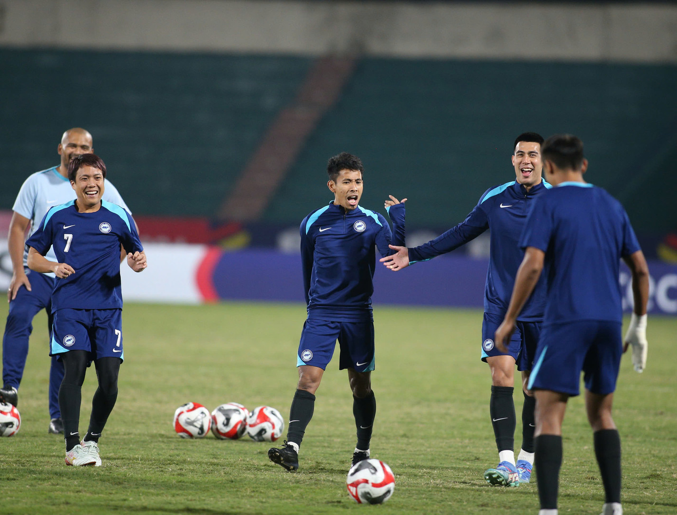 Điều này có thể thay đổi khi tiền vệ gốc Nhật Kyoga Nakamura trở lại. Cầu thủ nhỏ con mang áo số 7 là nhạc trưởng trong lối chơi của Singapore với tư duy chiến thuật tốt và nhãn quan sắc bén. Tại ASEAN Cup 2024, Nakamura ghi 1 bàn và tạo ra 1,3 cơ hội mỗi trận.