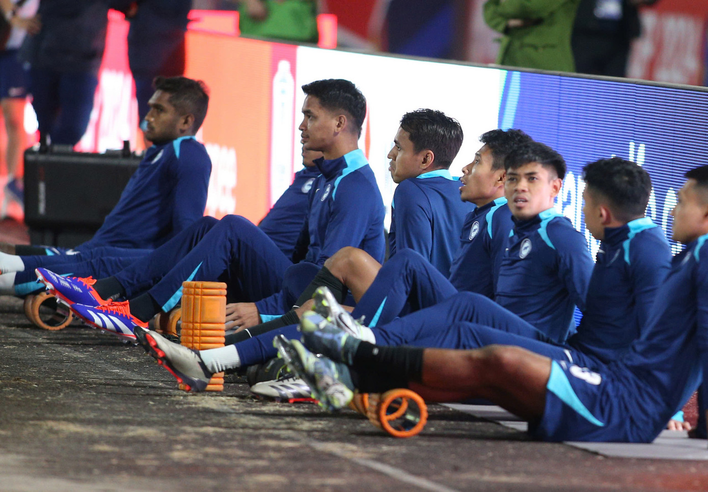 Cũng không loại trừ khả năng HLV Ogura sẽ thực hiện một vài thay đổi nhằm tạo nên sự khác biệt. Như ông nói, &quot;không thể nói sẽ chọn ai cho trận lượt về&quot;, nhưng hứa hẹn &quot;tạo nên màn trình diễn tốt hơn ở trận lượt về&quot;. Kể từ sau AFF Cup 2012 mà Singapore đã lên ngôi vô địch, đội bóng đảo quốc Sư tử chưa một lần vào chung kết. Đây cũng chỉ là lần thứ hai họ chơi trận bán kết trong 10 năm trở lại đây.