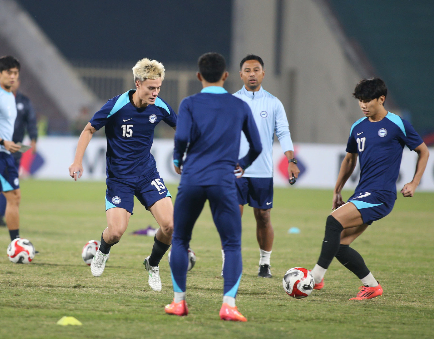 Với nhiệm vụ phải thắng cùng sự góp mặt của Nakamura, nhiều khả năng Singapore sẽ chơi với sơ đồ 4-2-3-1. Nakamura là một trong hai tiền vệ trung tâm còn lão tướng Shawal Anuar đá trung phong.