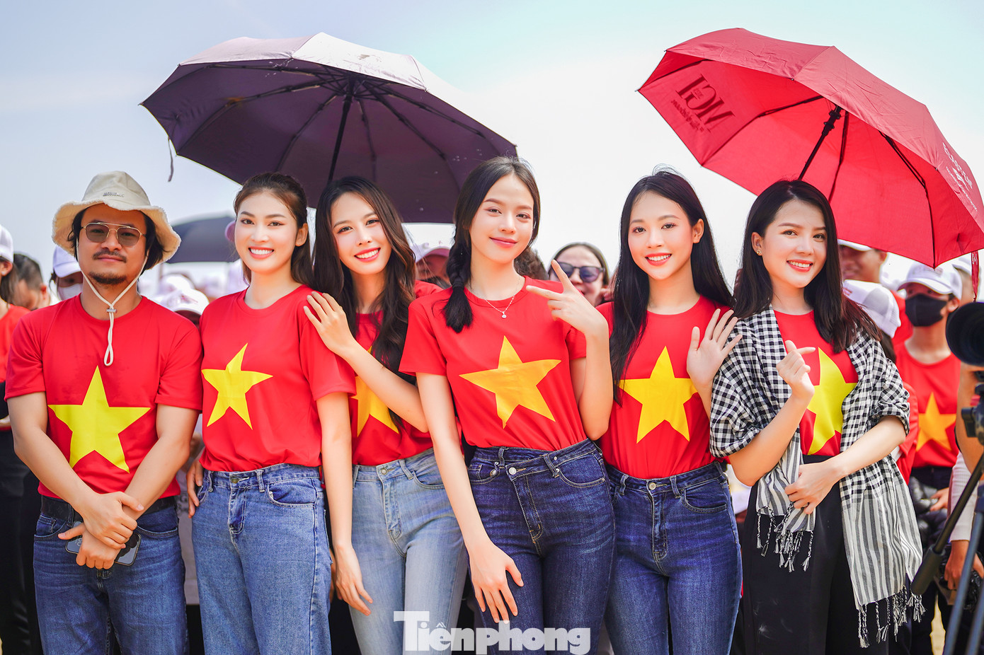 Đạo diễn Hoàng Nhật Nam, Á hậu 2 Hoa hậu Việt Nam 2020 Nguyễn Lê Ngọc Thảo, Á hậu 2 Hoa hậu Liên lục địa 2023 Lê Nguyễn Ngọc Hằng, Hoa hậu Việt Nam 2022 Huỳnh Thị Thanh Thủy, Á hậu 1 Hoa hậu Việt Nam 2022 Trịnh Thùy Linh và Hoa khôi Huỳnh Thúy Vi rạng rỡ trong Lễ phát động Hưởng ứng Chiến dịch bảo vệ môi trường biển năm 2024 với chủ đề “Giấc mơ xanh”.