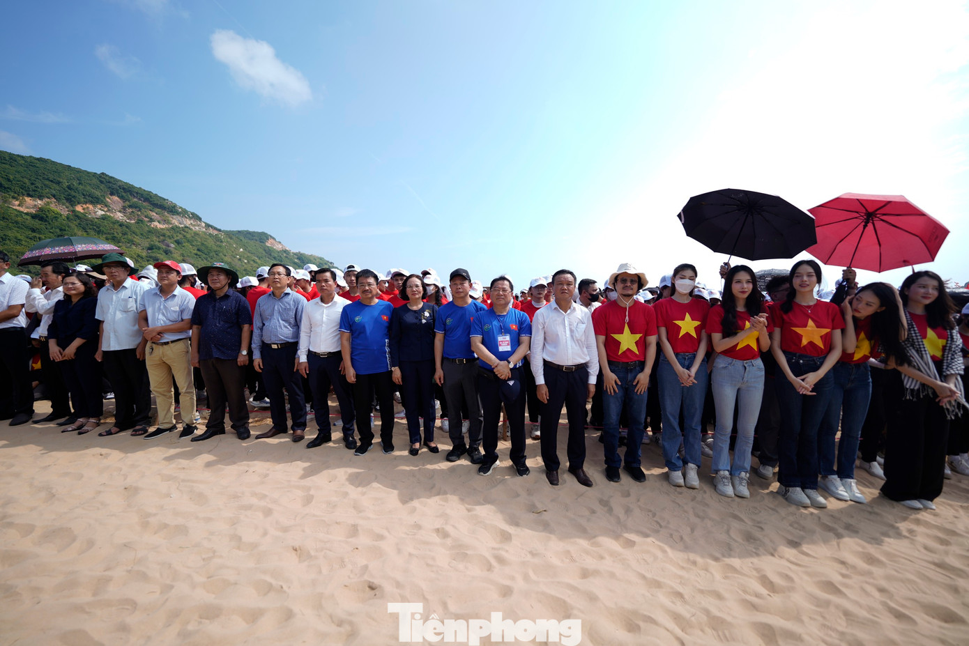 Tham dự lễ phát động có: Ông Đào Mỹ - Phó Chủ tịch UBND tỉnh Phú Yên, nhà báo Lê Xuân Sơn - Tổng biên tập báo Tiền Phong, cùng các hoa hậu, người đẹp và hơn 3.000 đoàn viên, thanh niên trên địa bàn tỉnh Phú Yên.