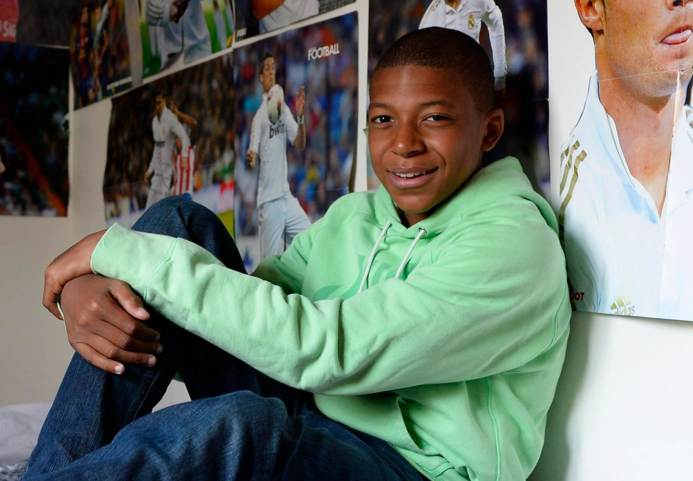 Mbappe vốn hâm mộ Real và Cristiano Ronaldo từ nhỏ. Mbappe vốn hâm mộ Real và Cristiano Ronaldo từ nhỏ.