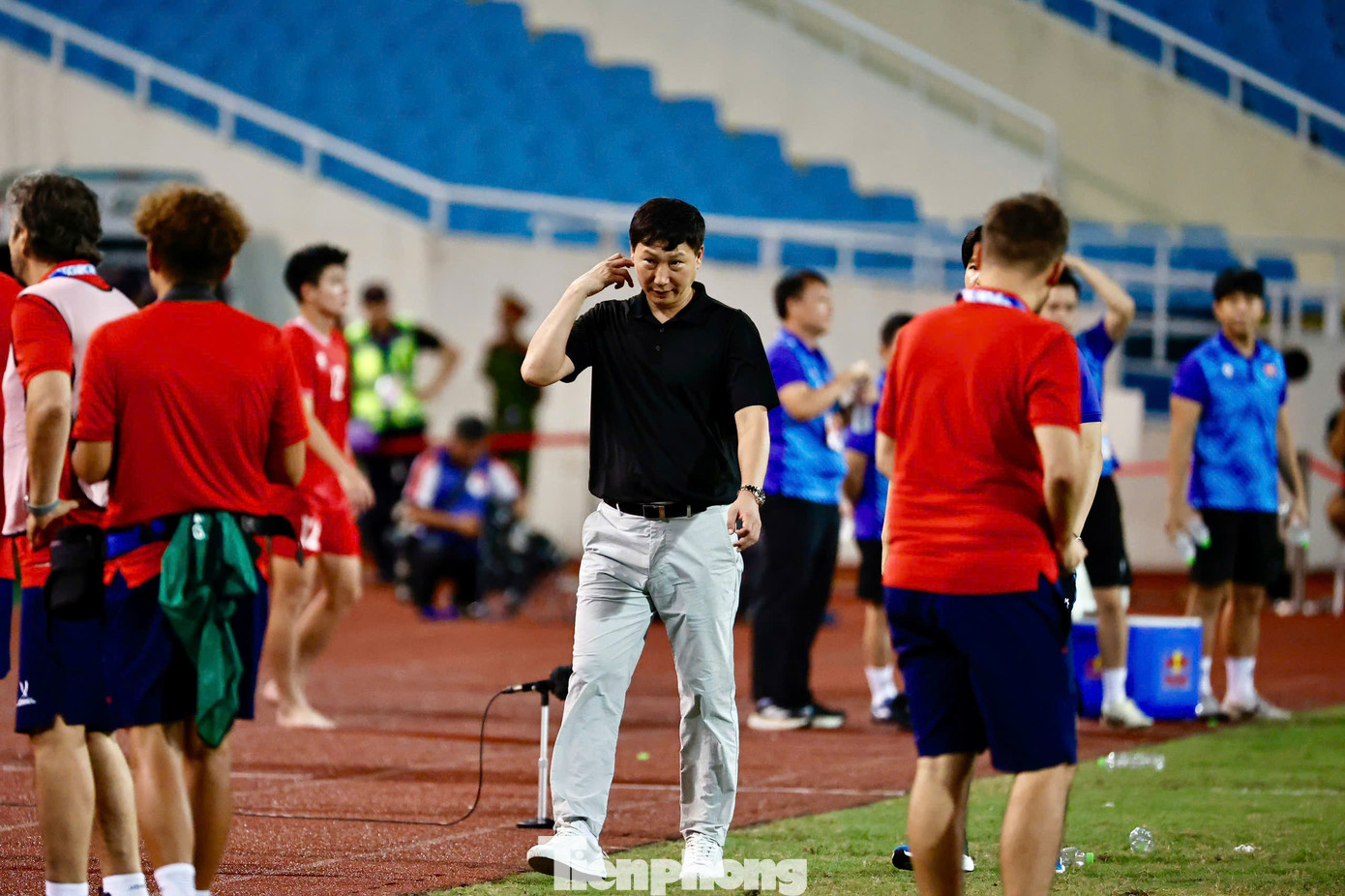 Theo HLV người Hàn Quốc, ông đã tạo ra một số thay đổi ở hàng hậu vệ và họ đã thi đấu tốt ở nhiều thời điểm. Sau trận này, Ban huấn luyện sẽ phân tích qua video để rút kinh nghiệm. Về hàng công, dù chưa ghi được bàn thắng nhưng các cầu thủ đã thể hiện tốt.