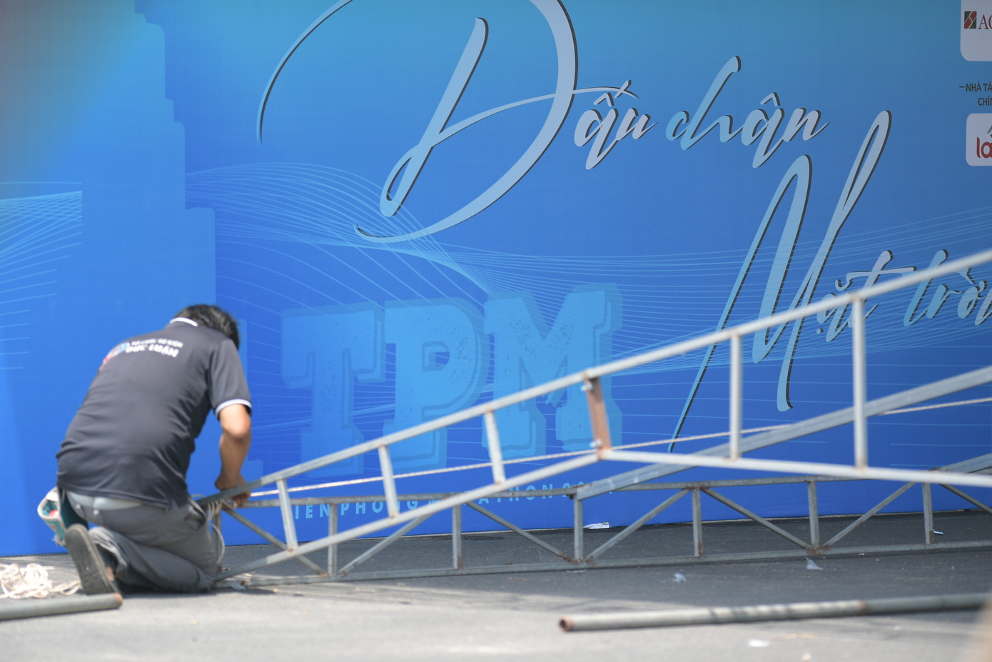 Góp phần vào thành công của giải đấu là các thành viên của Tiểu ban Truyền thông luôn thông tin kịp thời, chính xác, đội kỹ thuật phát bib chuyên nghiệp, nhanh chóng và đội ngũ thi công làm việc ngày đêm.