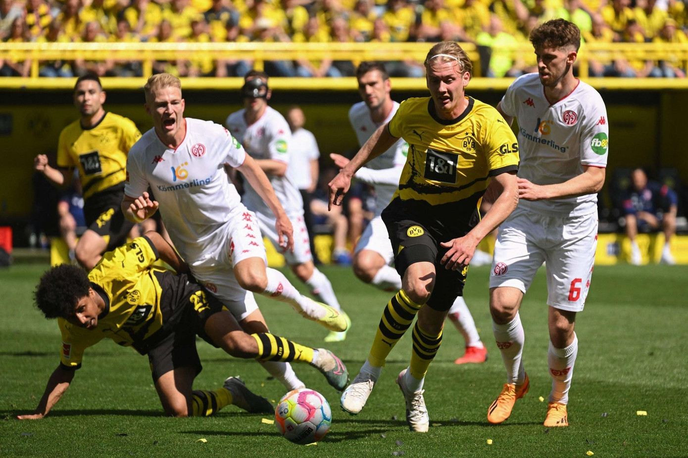 Không thể thắng trận quyết định, Dortmund mất ngôi vô địch về tay Bayern ảnh 16 Không thể thắng trận quyết định, Dortmund mất ngôi vô địch về tay Bayern ảnh 16