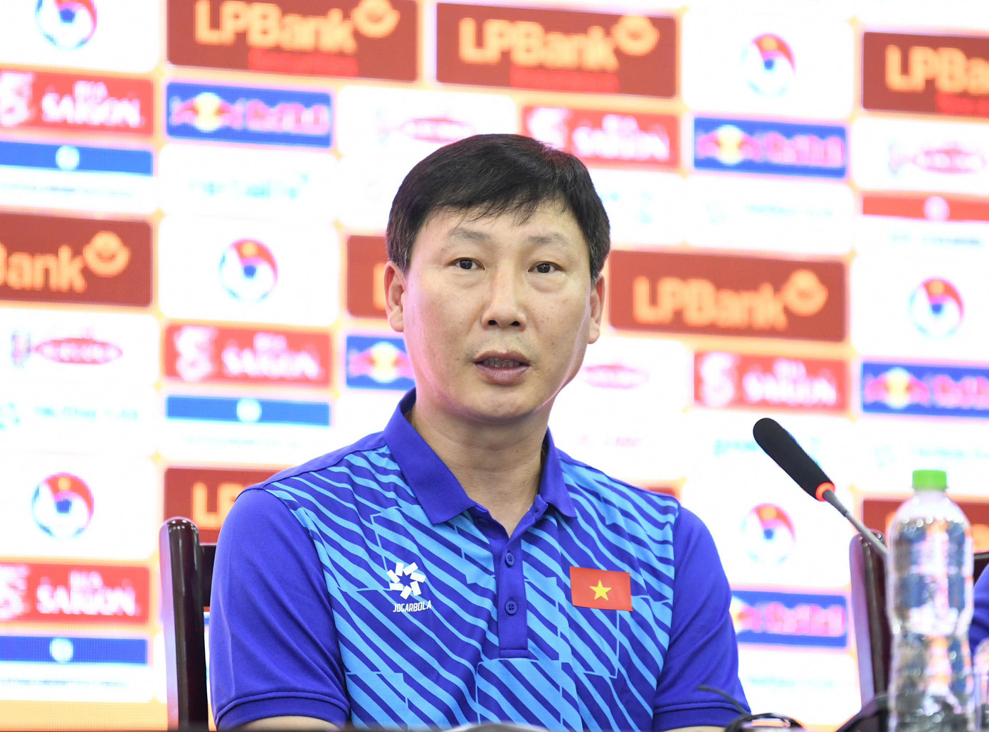 HLV Kim Sang-sik cũng hứa hẹn sẽ tạo ra nhiều thay đổi ở hai trận sắp tới. HLV Kim Sang-sik cũng hứa hẹn sẽ tạo ra nhiều thay đổi ở hai trận sắp tới.