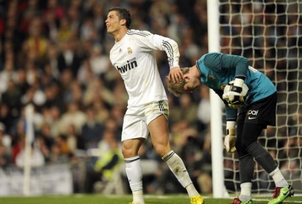 Ronaldo đối đầu De Gea năm 2010 khi cả hai còn chơi ở Tây Ban Nha. (Ảnh: Getty Images)