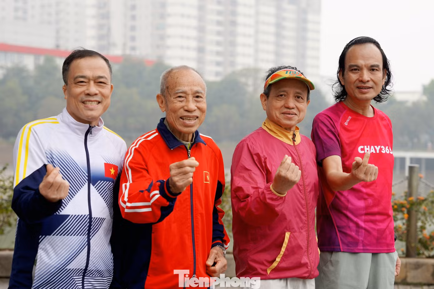 Từ những cán bộ về hưu đến lớp trẻ trong cộng đồng chạy bộ đều yêu kính, gọi cụ Bùi Lương trìu mến bằng "bố".