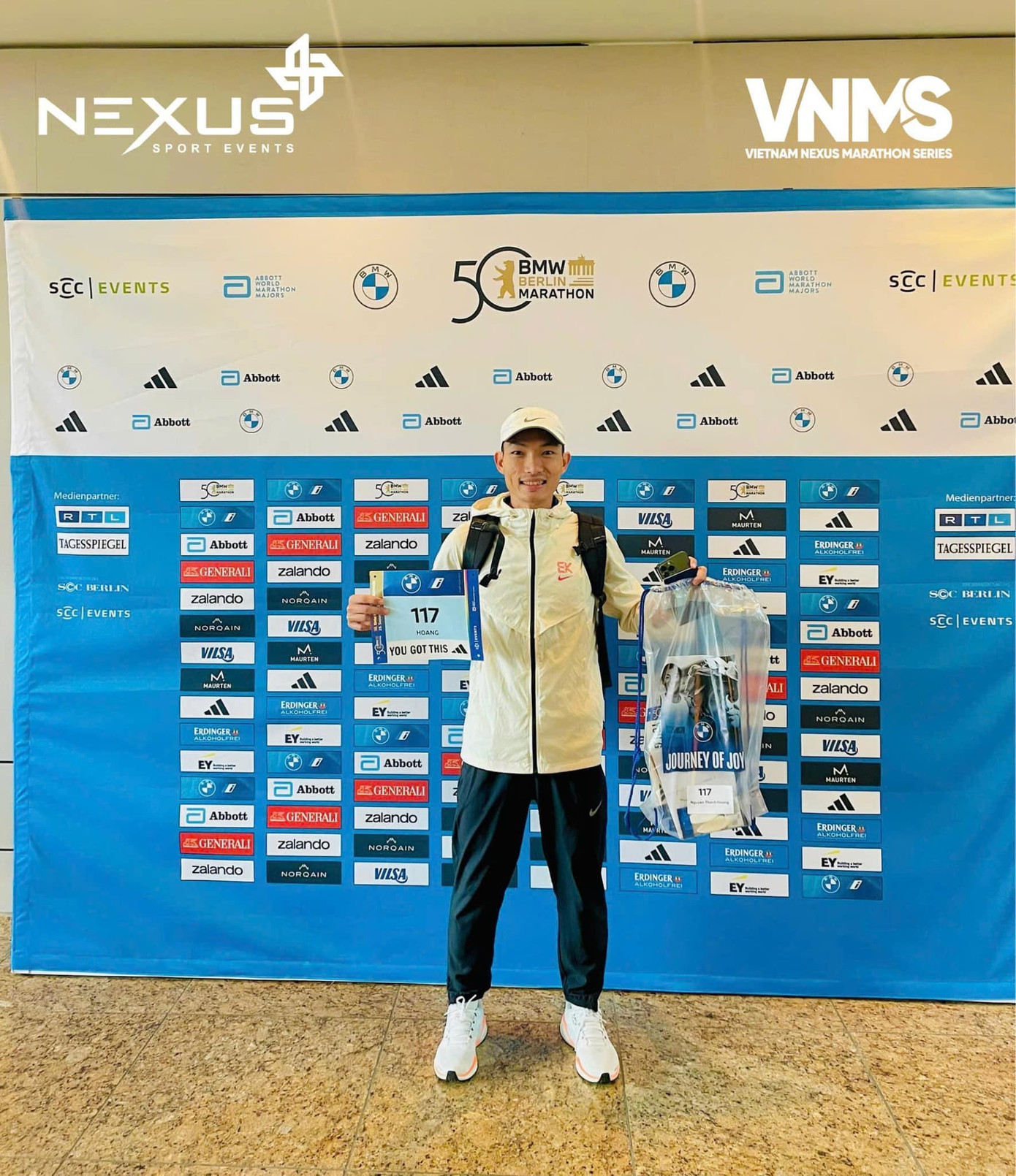 Hoàng Nguyên Thanh tại Berlin Marathon 2024.