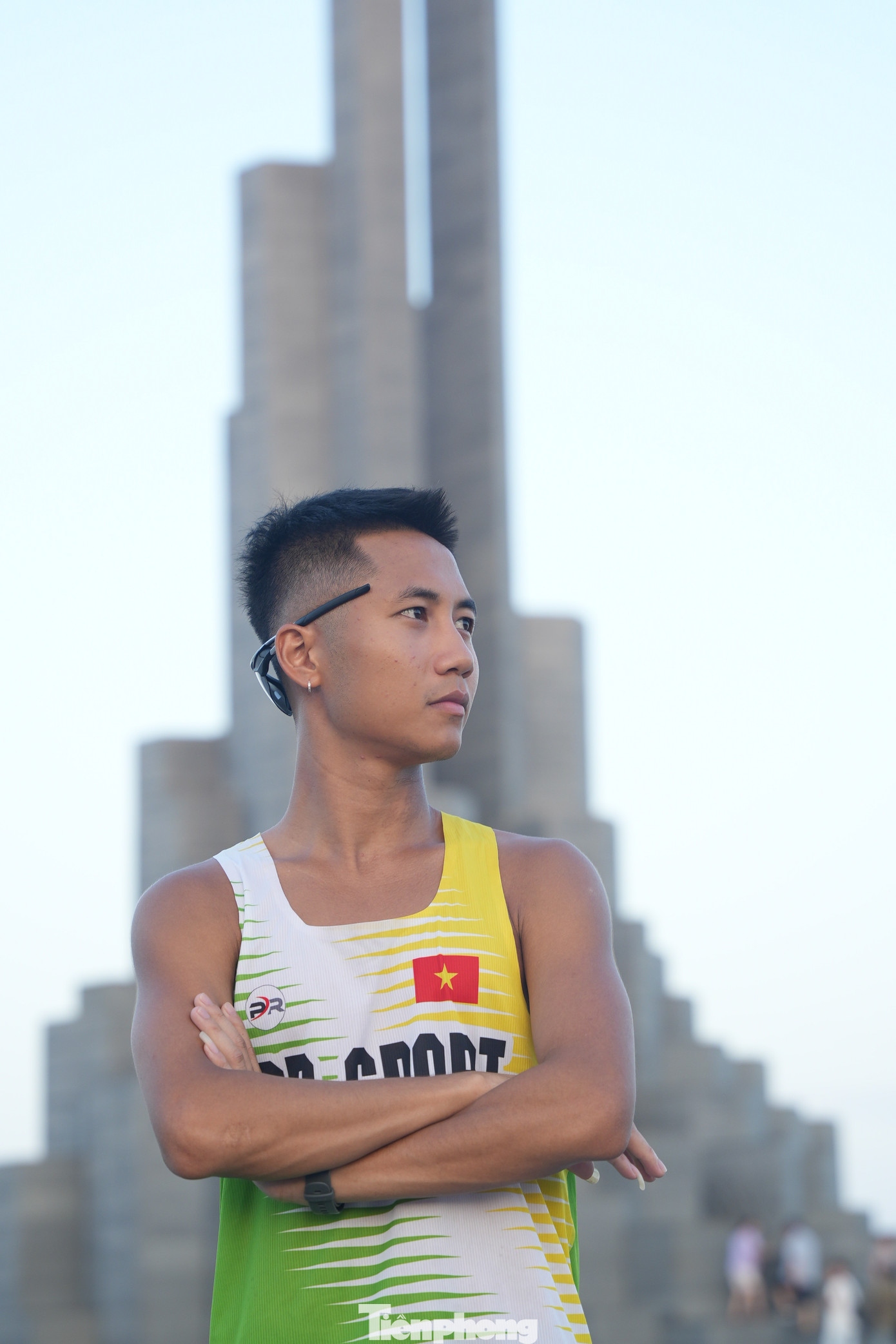 ...và Quốc Anh rắn rỏi, trưởng thành hiện tại.