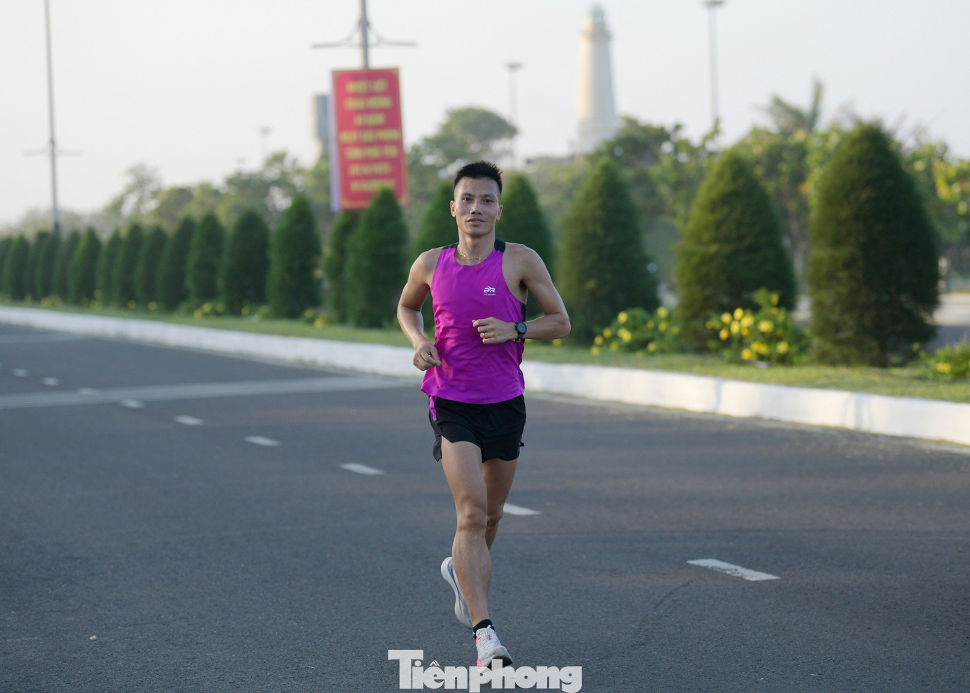 Luật tạo ra kỷ lục, và luôn mong đợi kỷ lục đó sẽ sớm bị phá, minh chứng cho sự phát triển của thể thao Việt Nam. Luật tạo ra kỷ lục, và luôn mong đợi kỷ lục đó sẽ sớm bị phá, minh chứng cho sự phát triển của thể thao Việt Nam.