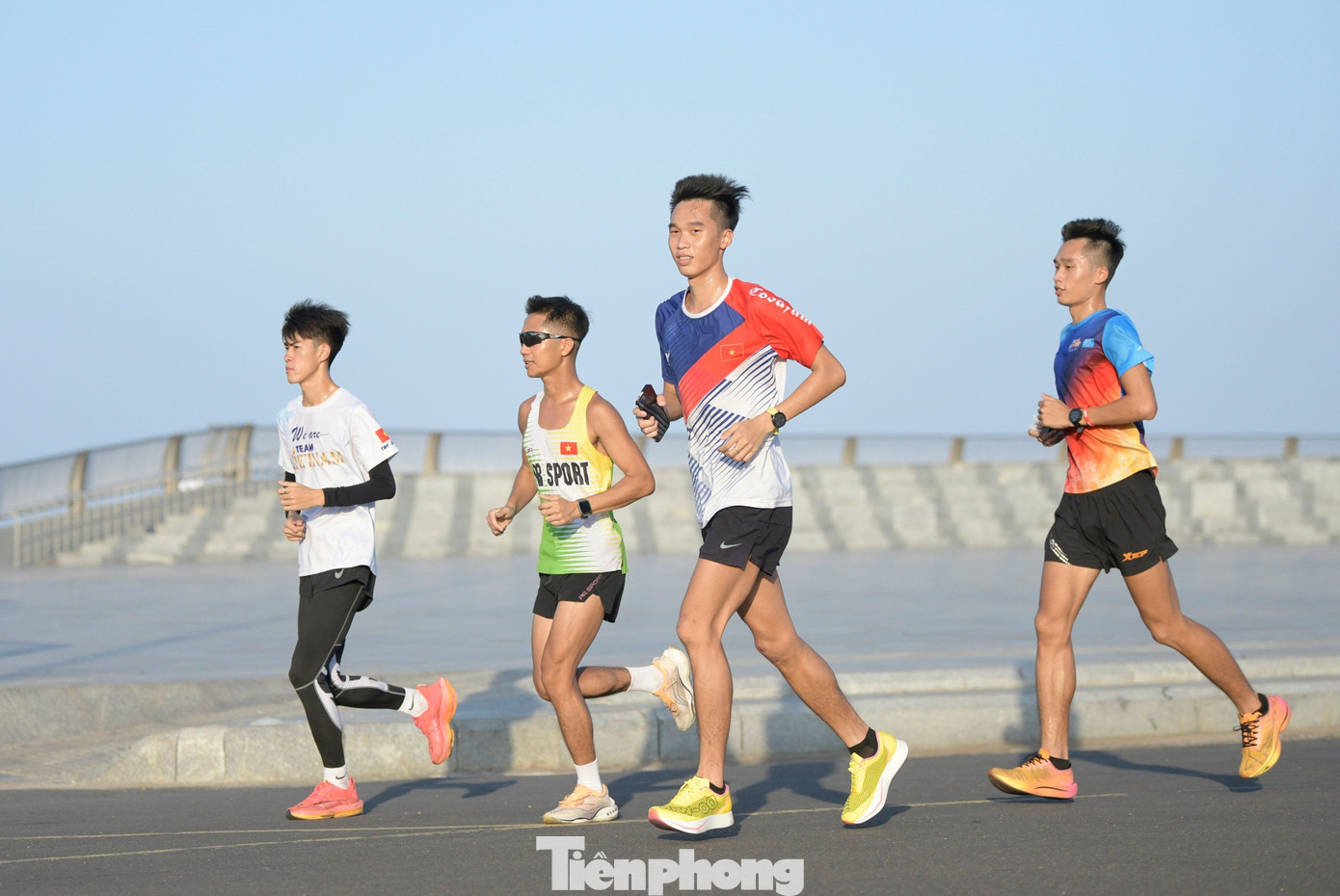 Đã nhất toàn đoàn 3 kỳ Tiền Phong Marathon gần nhất, đoàn Quân đội dĩ nhiên đến Phú Yên với mục tiêu nối dài chuỗi chiến thắng. Các chàng trai áo lính có mặt ở thành phố Tuy Hòa từ ngày 28/2 và chuyên tâm tập luyện.
