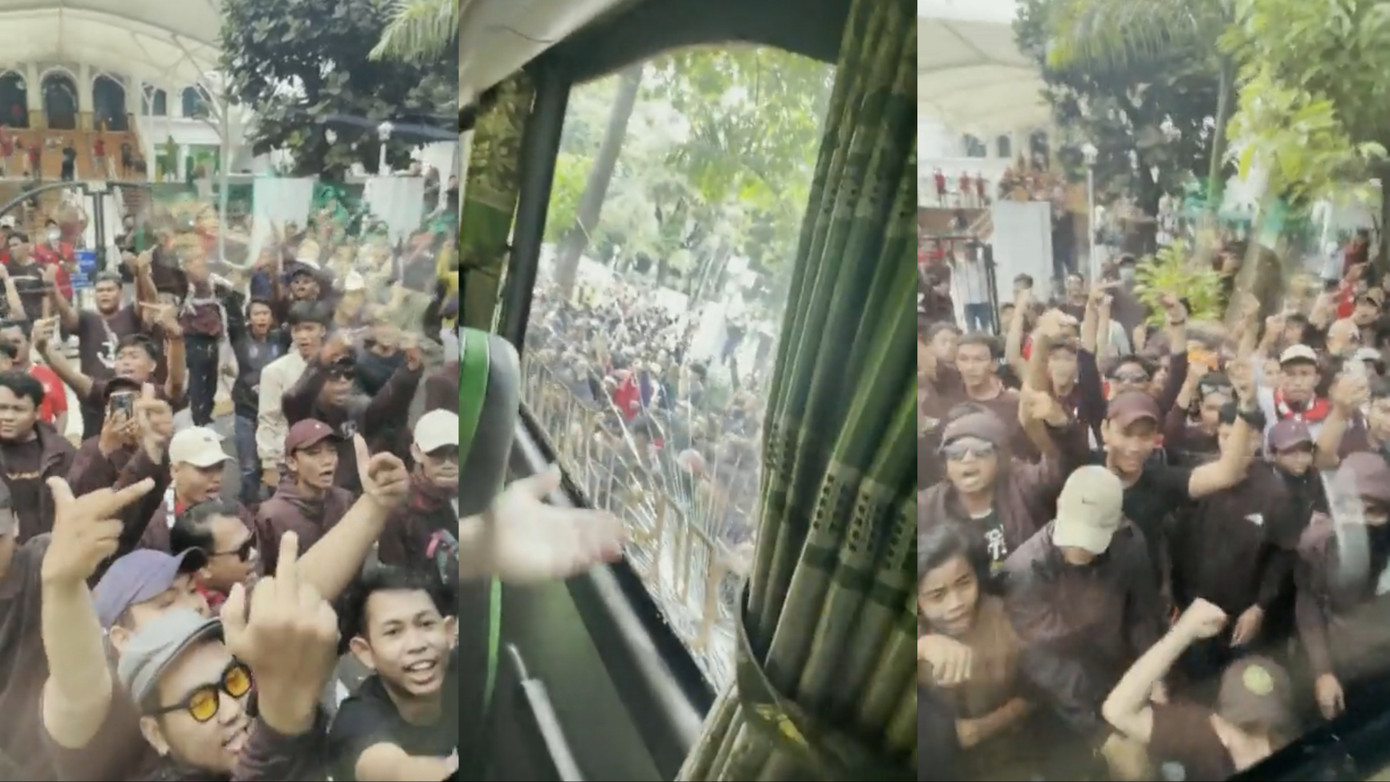 Hình ảnh người hâm mộ quá khích bao vây xe bus chở ĐT Thái Lan.