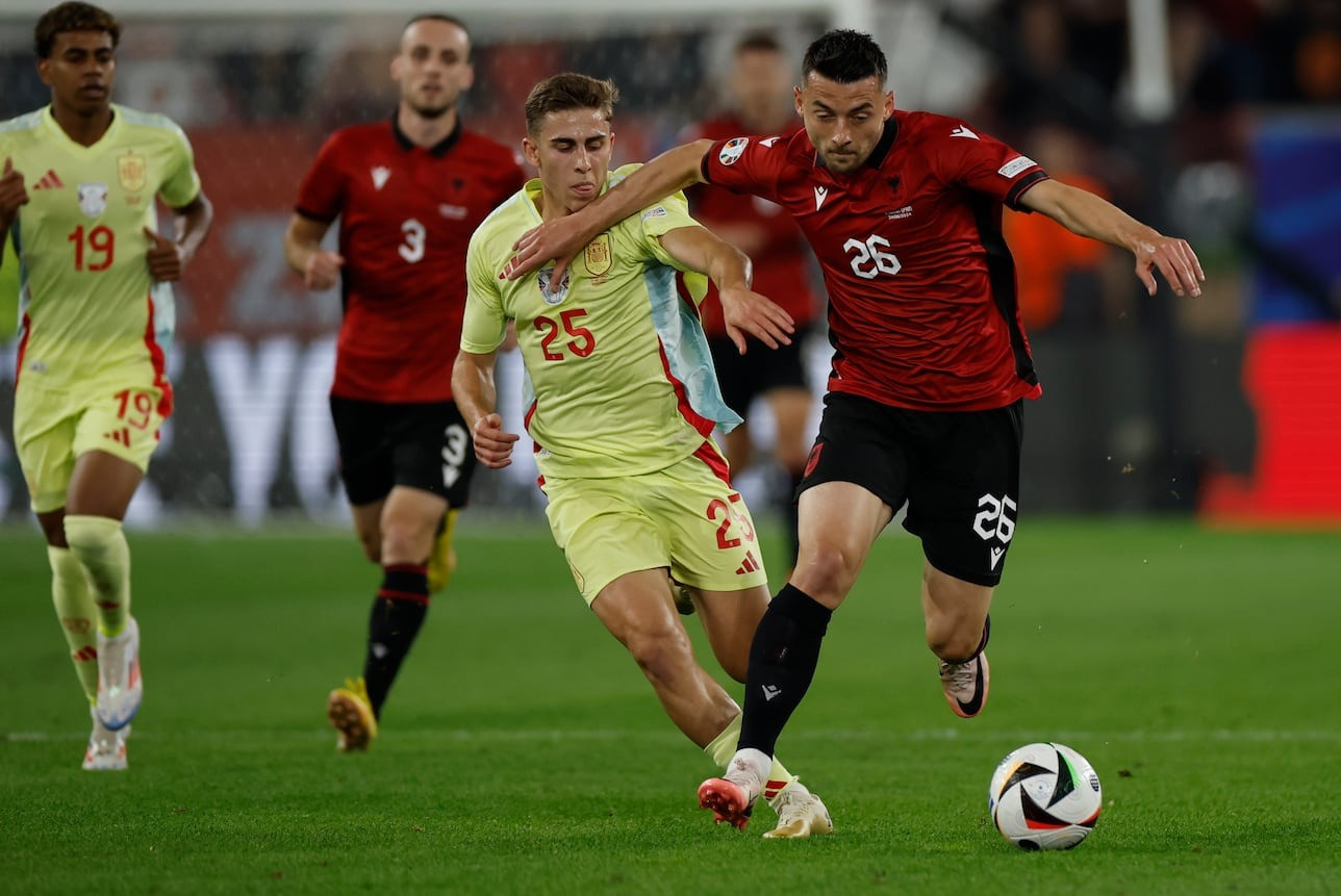 Thêm một cầu thủ Tây Ban Nha nữa có sự nâng cấp về giá trị chuyển nhượng. Việc góp mặt ở EURO 2024 khiến giá trị chuyển nhượng của Fermin tăng 100%, lên thành 30 triệu euro. Nếu tỏa sáng ở bán kết, sau đó là chung kết nếu Tây Ban Nha đánh bại Pháp, giá của tiền vệ đang chơi cho Barca sẽ còn tăng hơn nữa.