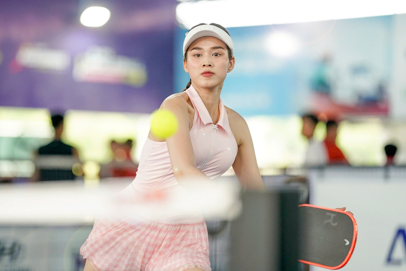 Với ý nghĩa đó, giải Người đẹp Pickleball trở thành điểm nhấn đặc biệt của Giải Pickleball Việt Nam - Cúp Hyundai Thành Công 2025 nhằm tôn vinh hình ảnh người phụ nữ trẻ trung, năng động, khoẻ khoắn và văn minh trong thời đại mới.