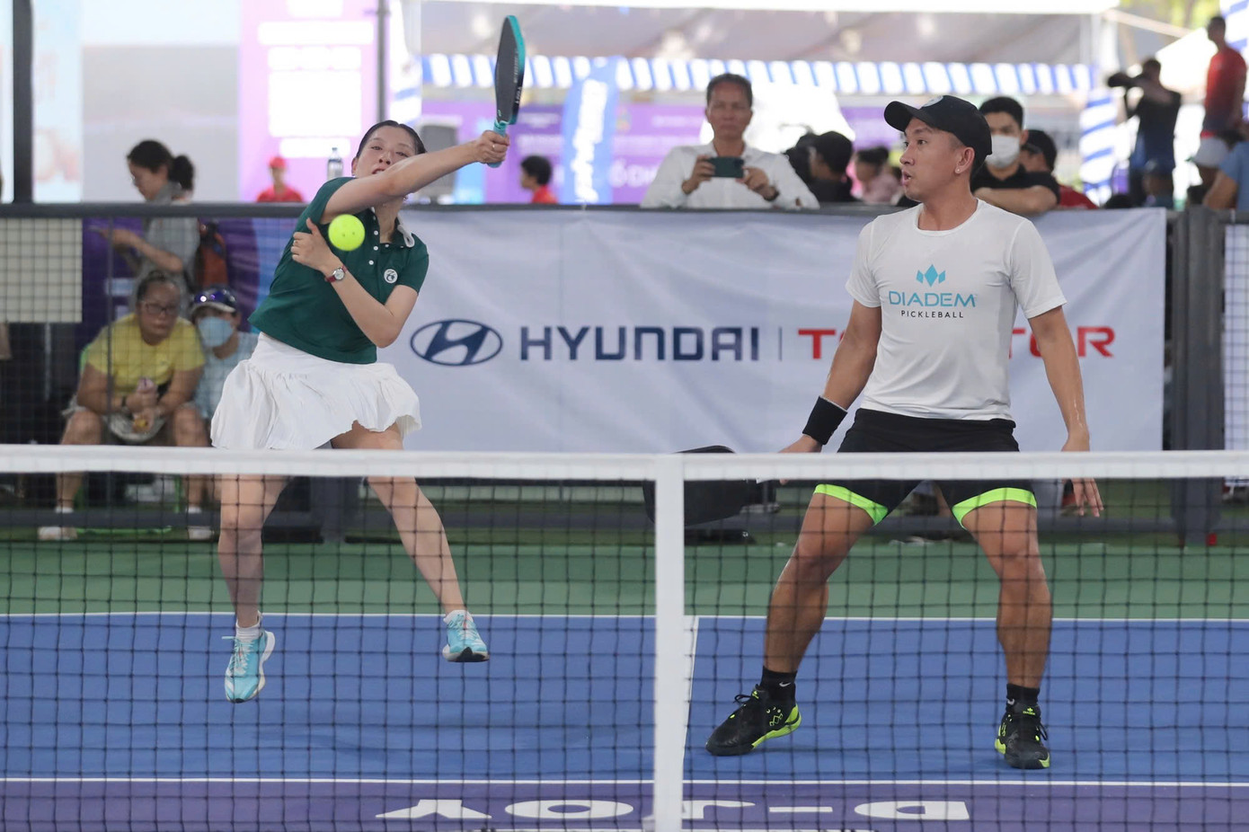 Đúng như dự đoán, trận đấu diễn ra giằng co và nhiều kịch tính. Đăng Huỳnh Ngọc Châu - Nguyễn Thị Phương Thảo giành chiến thắng 11-9 ở set đầu nhưng Lâm Minh Hằng - Nathan Willis gỡ lại 11-2 ở set hai, buộc trận đấu phải phân định thắng thua ở set ba.