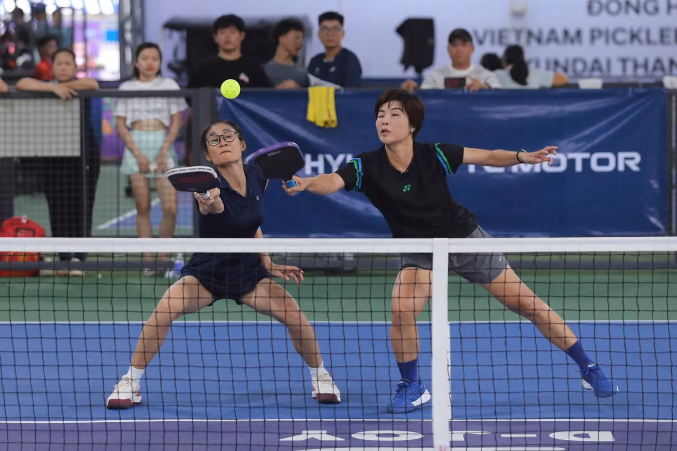 Ở chung kết nội dung đôi nữ phong trào (trên 35 tuổi), cặp Thanh Hương – Thị Chang chiến thắng 2-0 trước cặp Đoan Trang - Bích Thư.