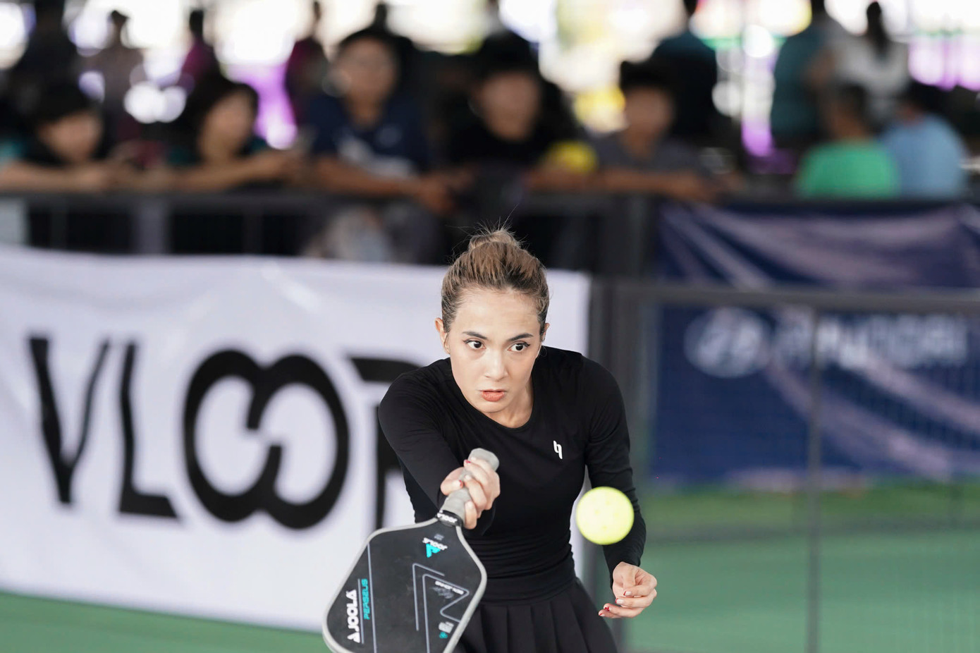 Người đẹp lai Tây Ban Nha không chỉ cuốn hút bởi nhan sắc và dáng vóc mà còn ghi dấu ấn trong lòng người hâm mộ bởi phong cách thể thao, khỏe khoắn, tràn đầy năng lượng.