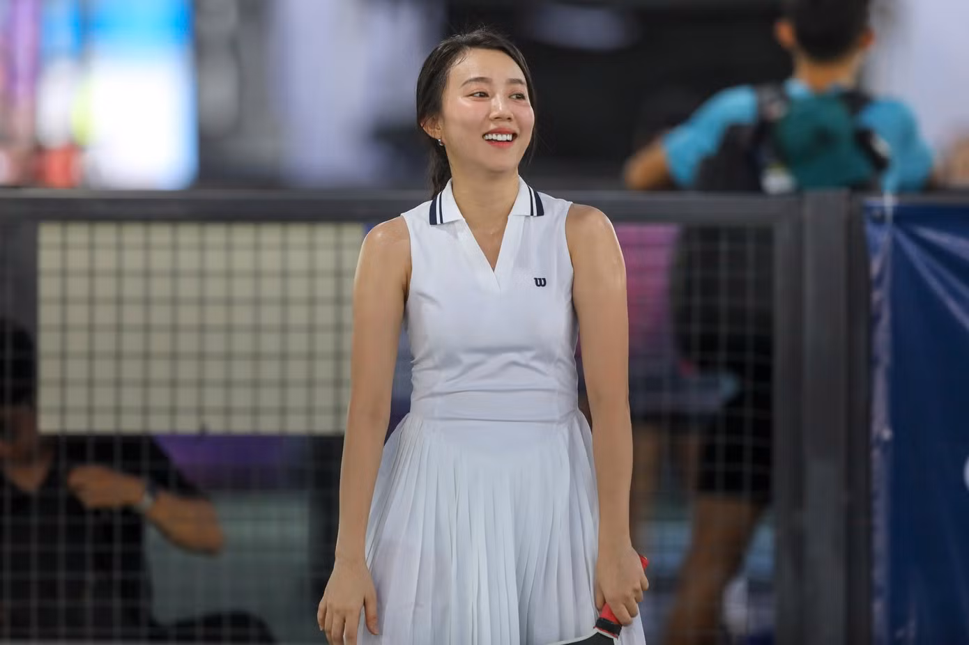 Theo Huỳnh Hồng Loan, Giải Pickleball Việt Nam - Cúp Hyundai Thành Công 2025 là một giải đấu mang tầm vóc quốc gia, được tổ chức hoành tráng và chuyên nghiệp, đồng thời hội tụ rất nhiều vận động viên hàng đầu để cô có thể học hỏi, giao lưu, qua đó nâng cao trình độ bản thân. Tất nhiên rồi, trải nghiệm tại giải đấu còn tuyệt vời hơn nữa khi Huỳnh Hồng Loan đoạt giải Người đẹp Pickleball 2025. Theo Huỳnh Hồng Loan, Giải Pickleball Việt Nam - Cúp Hyundai Thành Công 2025 là một giải đấu mang tầm vóc quốc gia, được tổ chức hoành tráng và chuyên nghiệp, đồng thời hội tụ rất nhiều vận động viên hàng đầu để cô có thể học hỏi, giao lưu, qua đó nâng cao trình độ bản thân. Tất nhiên rồi, trải nghiệm tại giải đấu còn tuyệt vời hơn nữa khi Huỳnh Hồng Loan đoạt giải Người đẹp Pickleball 2025.