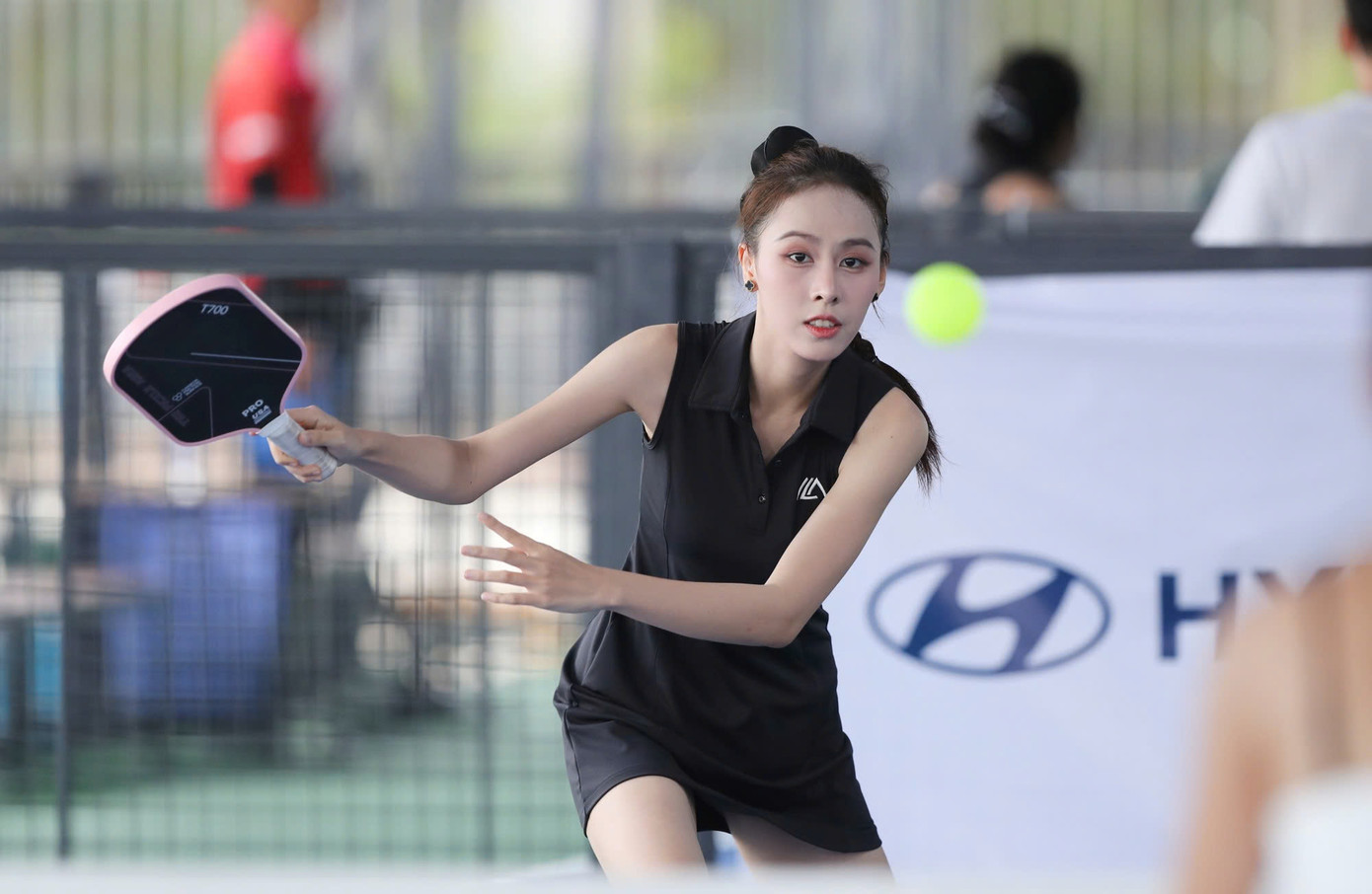 Để chuẩn bị cho Giải Pickleball Việt Nam - Cúp Hyundai Thành Công 2025, Á hậu Ngọc Hằng đã dành ra 4-5 tiếng mỗi ngày để tập luyện. Sau trải nghiệm có được, cô sẵn sàng quay trở lại, chinh phục giải đấu vào năm tới.