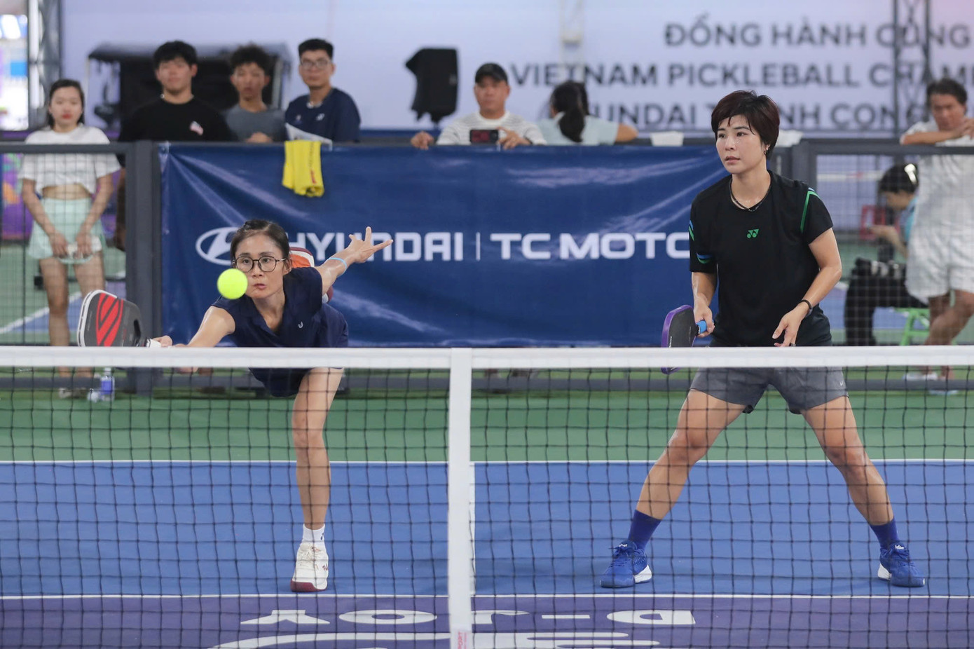 Ở chung kết nội dung đôi nữ phong trào (trên 35 tuổi), cặp Thanh Hương – Thị Chang chiến thắng 2-0 trước cặp Đoan Trang - Bích Thư.