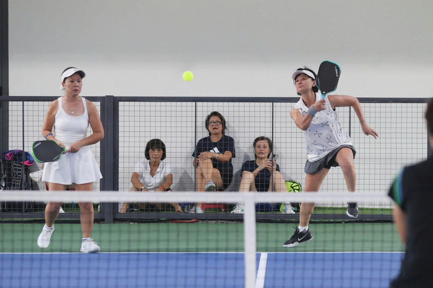 Ở chung kết nội dung đôi nữ phong trào (trên 35 tuổi), cặp Thanh Hương – Thị Chang chiến thắng 2-0 trước cặp Đoan Trang - Bích Thư.