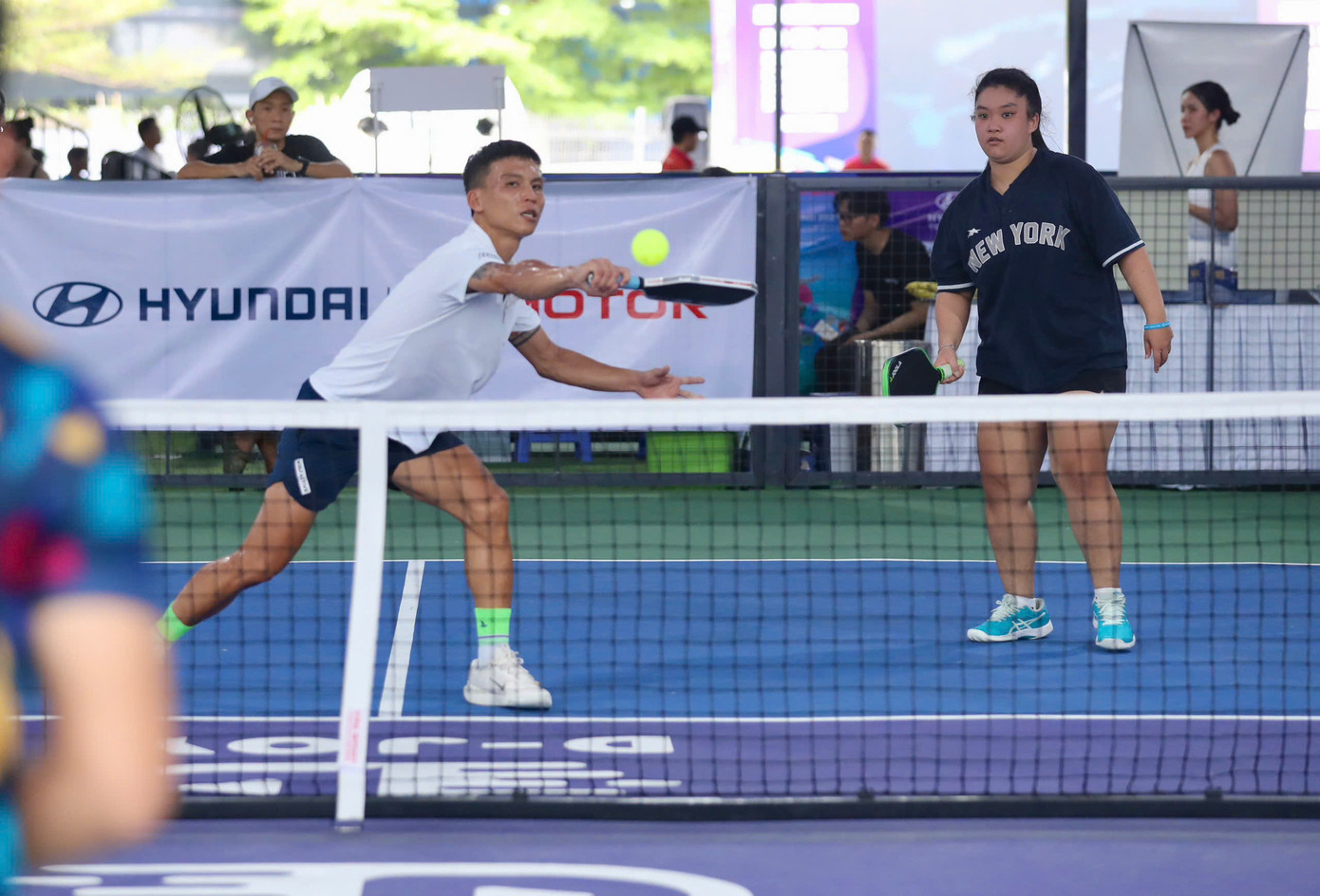 Trong khi đó, cặp Nguyễn Lê Xuân Yến - Trần Vĩ Khang đã vô địch đôi nam nữ phong trào (từ 14-34 tuổi) với kết quả thắng 2-0 trước cặp Thanh Phương - Trần Nhật An.