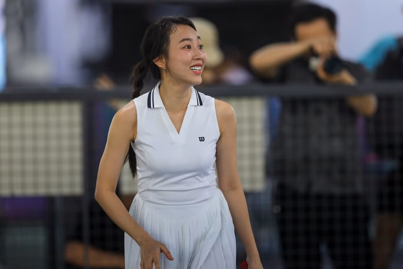 Theo Huỳnh Hồng Loan, Giải Pickleball Việt Nam - Cúp Hyundai Thành Công 2025 là một giải đấu mang tầm vóc quốc gia, được tổ chức hoành tráng và chuyên nghiệp, đồng thời hội tụ rất nhiều vận động viên hàng đầu để cô có thể học hỏi, giao lưu, qua đó nâng cao trình độ bản thân. Tất nhiên rồi, trải nghiệm tại giải đấu còn tuyệt vời hơn nữa khi Huỳnh Hồng Loan đoạt giải Người đẹp Pickleball 2025. Theo Huỳnh Hồng Loan, Giải Pickleball Việt Nam - Cúp Hyundai Thành Công 2025 là một giải đấu mang tầm vóc quốc gia, được tổ chức hoành tráng và chuyên nghiệp, đồng thời hội tụ rất nhiều vận động viên hàng đầu để cô có thể học hỏi, giao lưu, qua đó nâng cao trình độ bản thân. Tất nhiên rồi, trải nghiệm tại giải đấu còn tuyệt vời hơn nữa khi Huỳnh Hồng Loan đoạt giải Người đẹp Pickleball 2025.