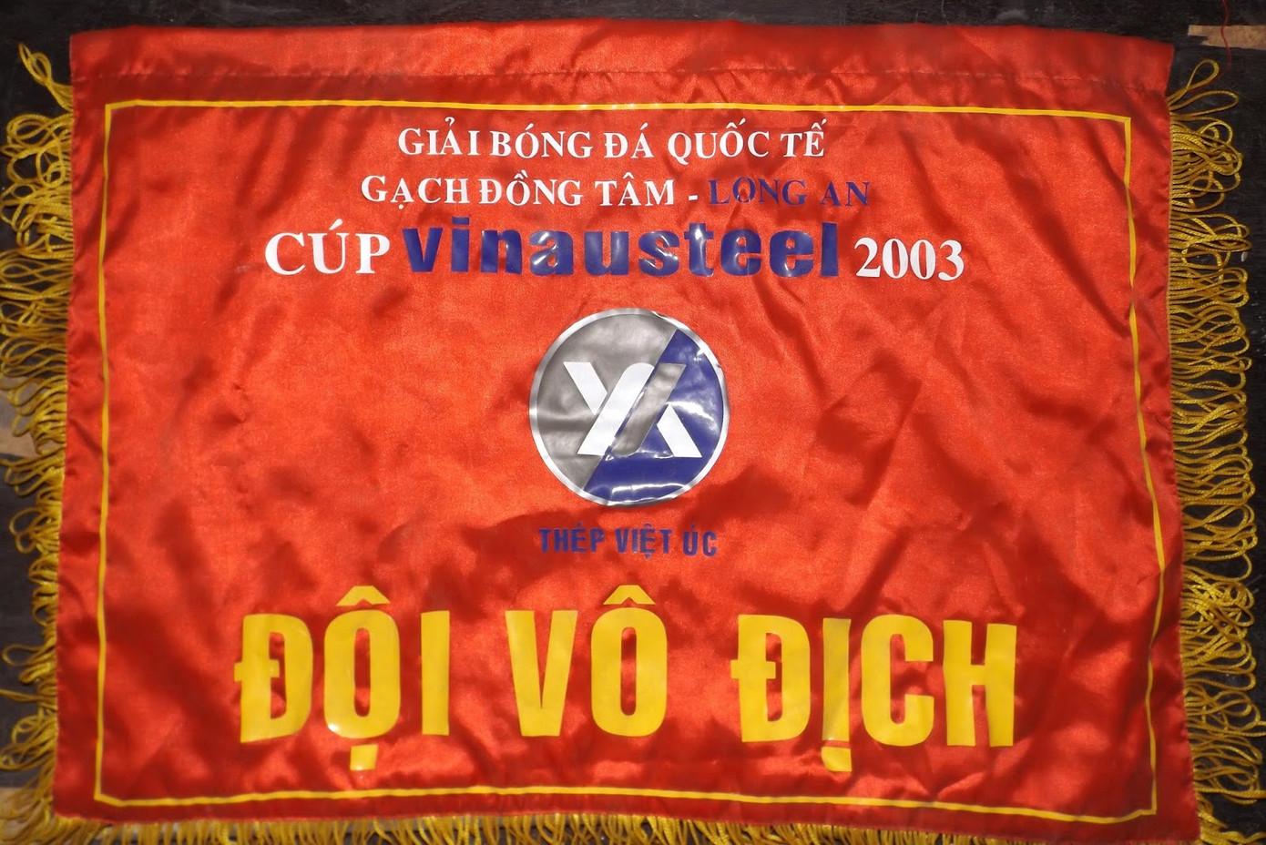 Chiếc Cúp và cờ vô địch tại phòng truyền thống của CLB Santa Cruz. (Ảnh: Globo) Chiếc Cúp và cờ vô địch tại phòng truyền thống của CLB Santa Cruz. (Ảnh: Globo)