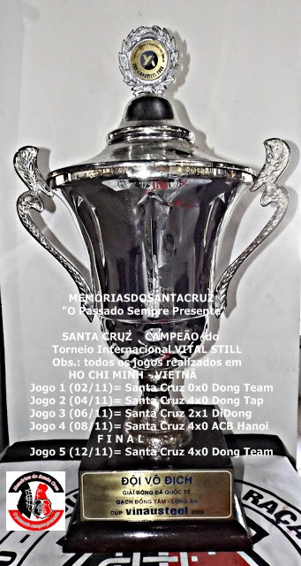 Chiếc Cúp và cờ vô địch tại phòng truyền thống của CLB Santa Cruz. (Ảnh: Globo) Chiếc Cúp và cờ vô địch tại phòng truyền thống của CLB Santa Cruz. (Ảnh: Globo)