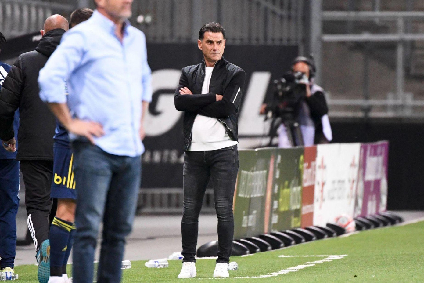 HLV Didier Tholot trong một trận đấu của Pau FC mùa trước. (Ảnh: Getty Images) HLV Didier Tholot trong một trận đấu của Pau FC mùa trước. (Ảnh: Getty Images)