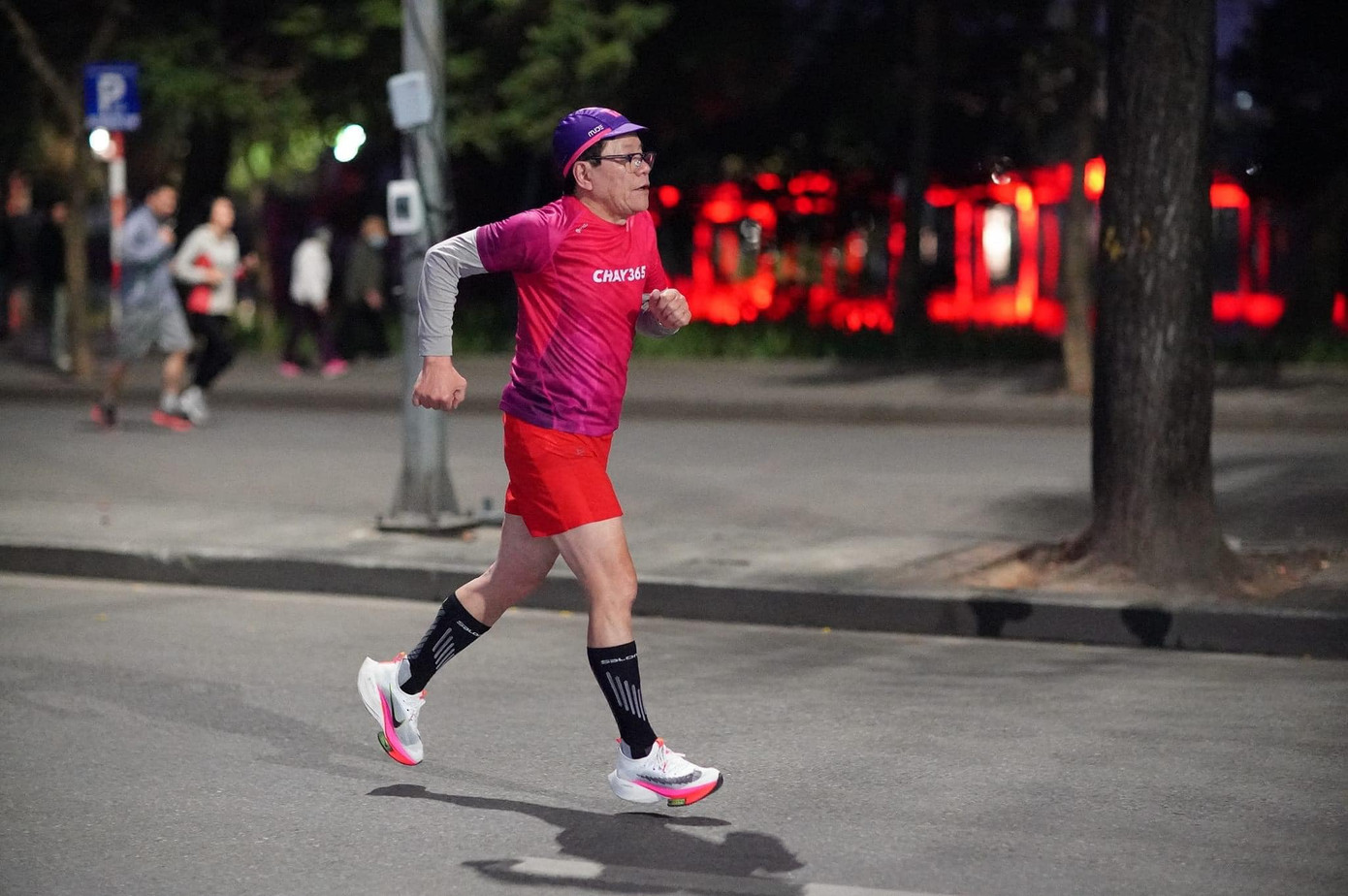 Anh Nguyễn Chãi là đầu tàu phát triển phong trào chạy bộ dành cho những người có chung niềm đam mê xe đạp. Anh Nguyễn Chãi là đầu tàu phát triển phong trào chạy bộ dành cho những người có chung niềm đam mê xe đạp.