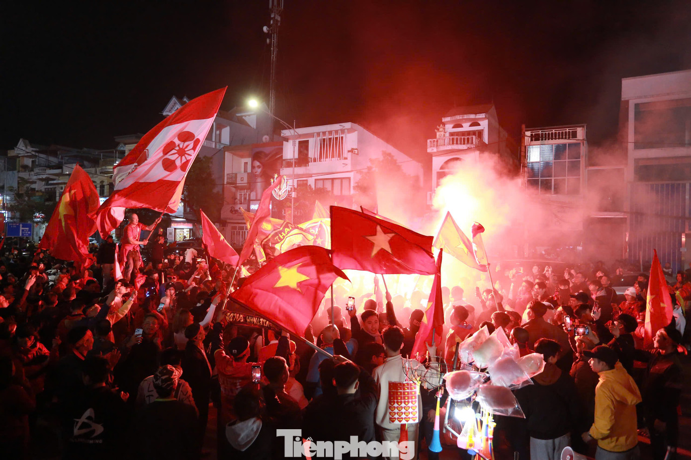 Một lần nữa bóng đá cho thấy sức mạnh có thể gắn kết mọi người.