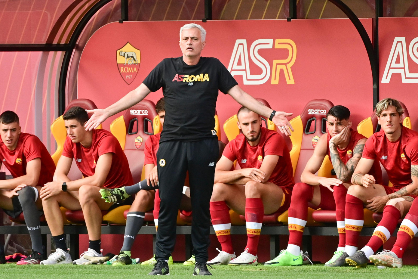 Mourinho đang tận hưởng niềm vui khi dẫn dắt Roma. (Ảnh: France24) Mourinho đang tận hưởng niềm vui khi dẫn dắt Roma. (Ảnh: France24)